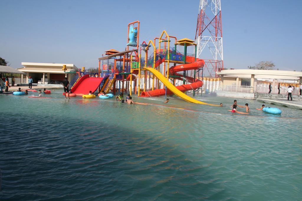 Sentosa Resorts & Water Park Chinchvad エクステリア 写真