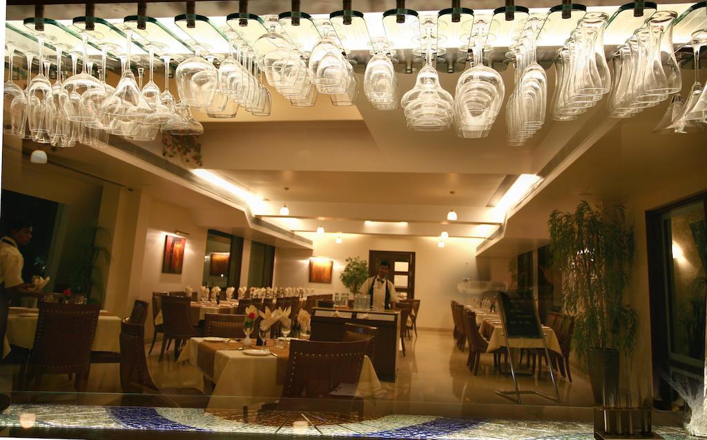 Sentosa Resorts & Water Park Chinchvad エクステリア 写真