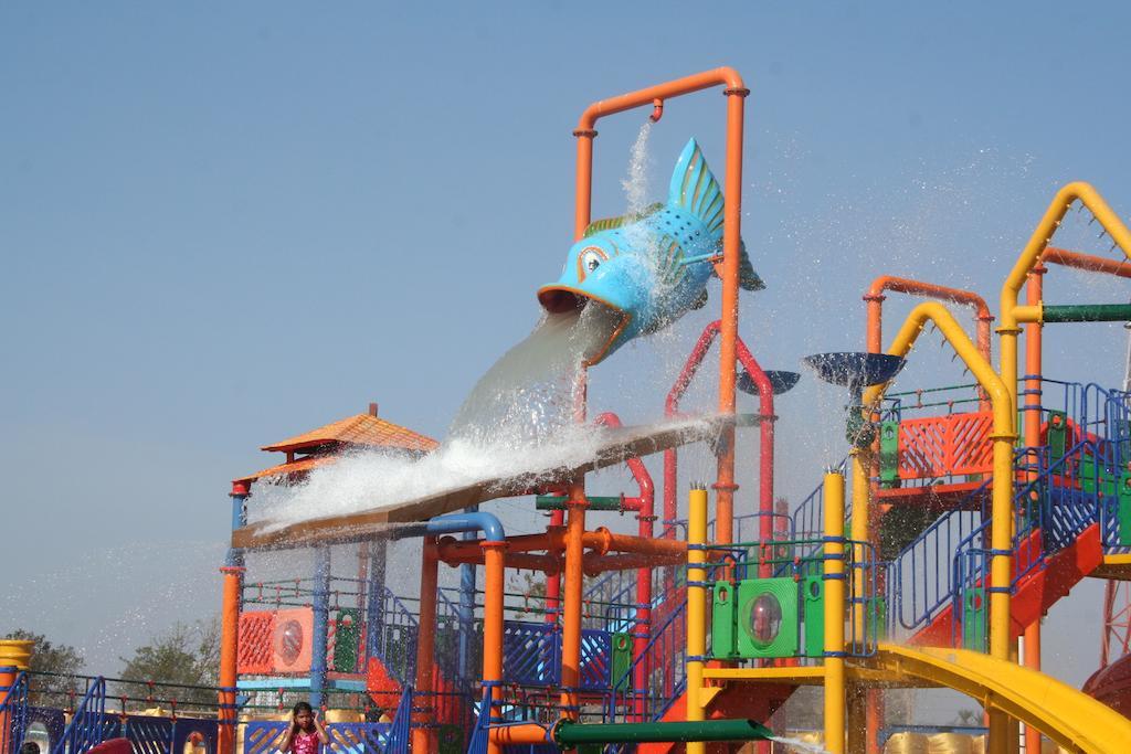Sentosa Resorts & Water Park Chinchvad エクステリア 写真