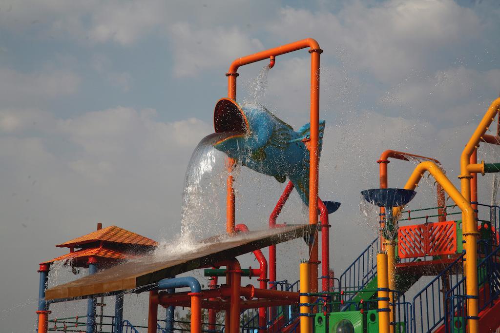Sentosa Resorts & Water Park Chinchvad エクステリア 写真