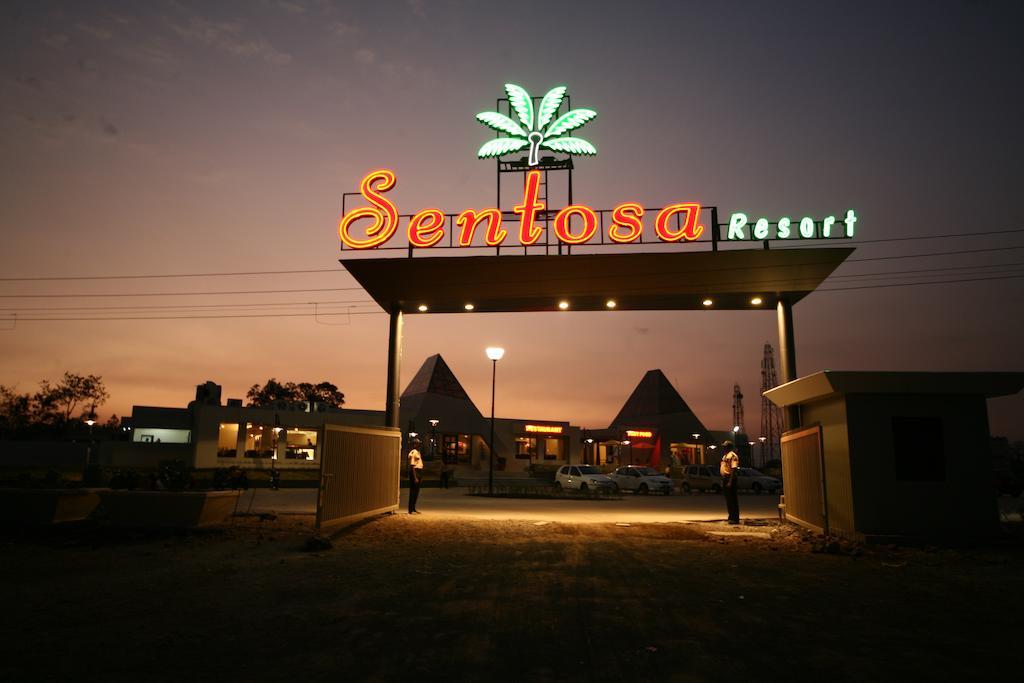 Sentosa Resorts & Water Park Chinchvad エクステリア 写真