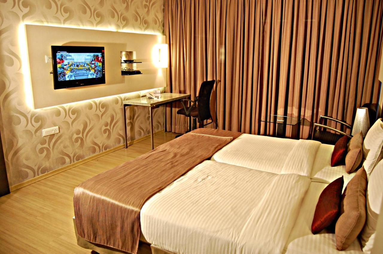 Sentosa Resorts & Water Park Chinchvad エクステリア 写真