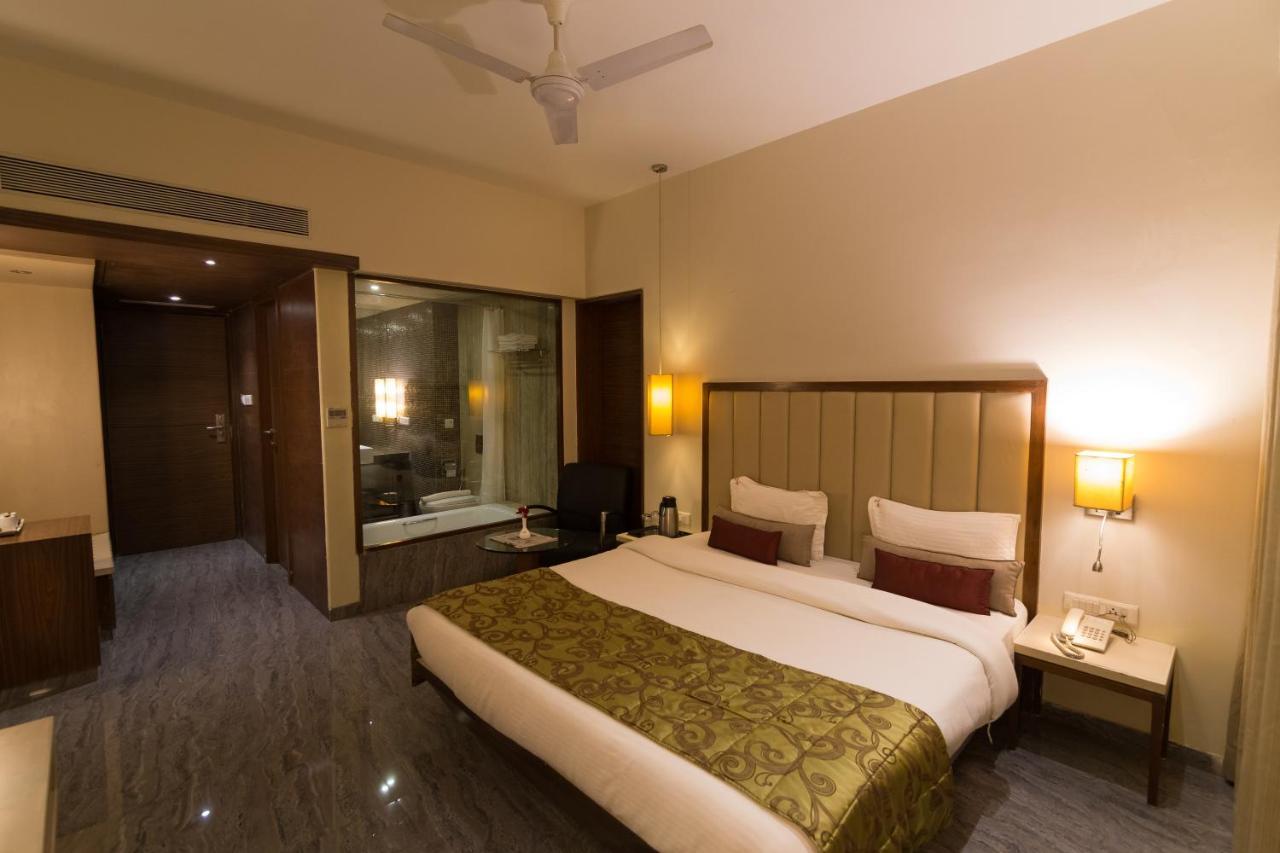 Sentosa Resorts & Water Park Chinchvad エクステリア 写真