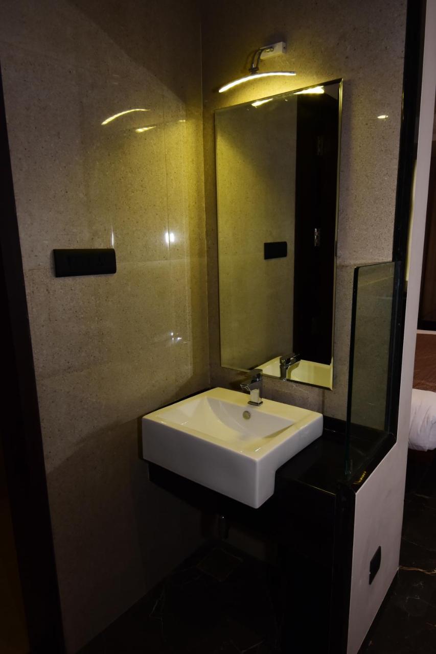 Sentosa Resorts & Water Park Chinchvad エクステリア 写真