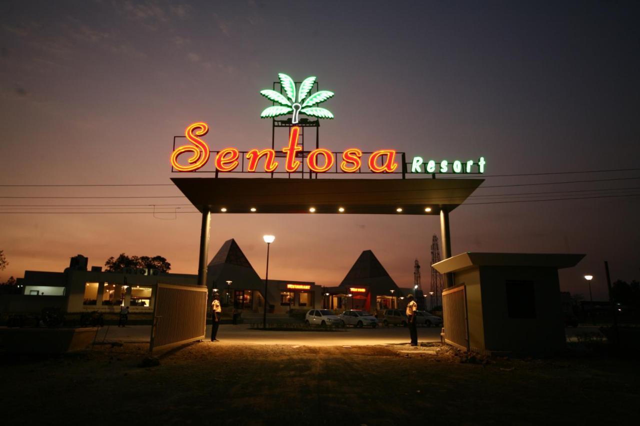 Sentosa Resorts & Water Park Chinchvad エクステリア 写真
