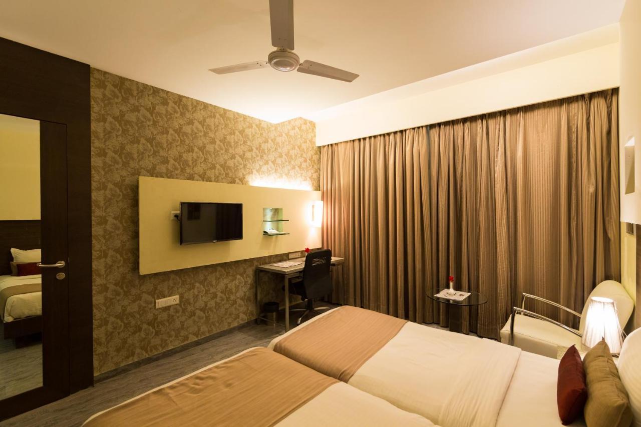 Sentosa Resorts & Water Park Chinchvad エクステリア 写真