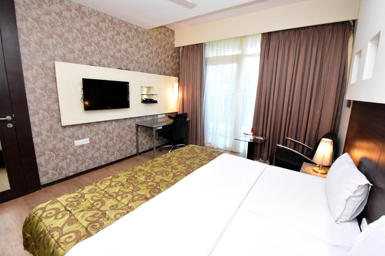 Sentosa Resorts & Water Park Chinchvad エクステリア 写真
